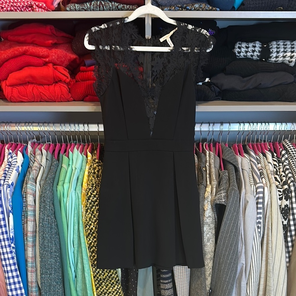 BCBGeneration black lace sleeveless pleated lined dress size 2